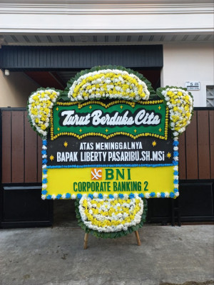 Papan Bunga Duka di Sakurjaya