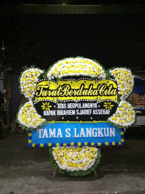 Papan Bunga Duka di Sakurjaya